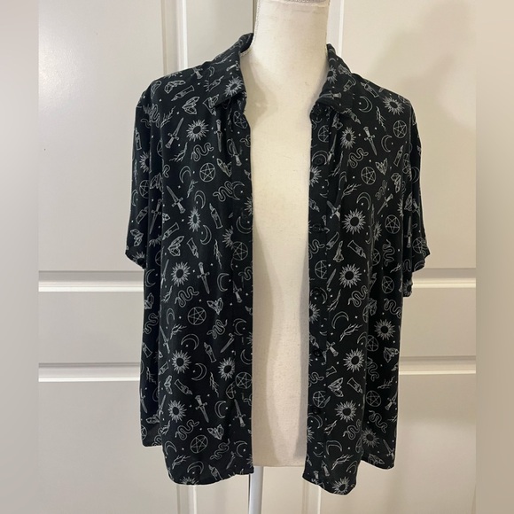 Hot Topic The Craft Witchy Symbols Black Boxy Crop Button Up Shirt Occult Large - Picture 10 of 16